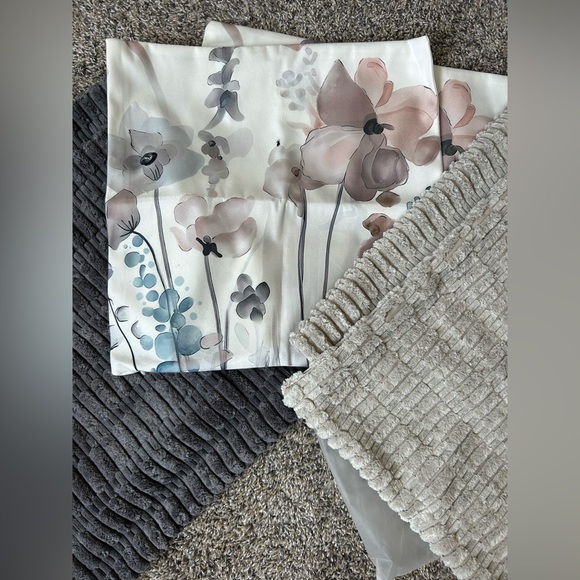 Bundle of six throw pillow covers measuring approximately 16x16 - Picture 2 of 7